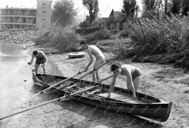 Szabadidő - Csónakázás - Római-part