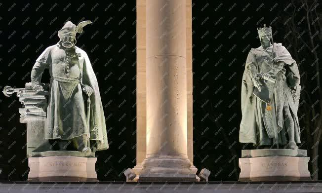 Városkép - Budapest - A Millenniumi emlékmű szobra esti megvilágításban