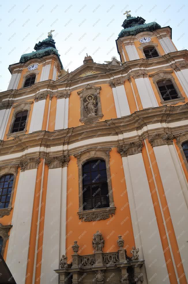 Egyház - Budapest - 280 éves a Kisboldogasszony-templom