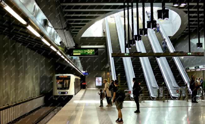 Közlekedés - Budapest - Az M4 metró Bikás park állomása