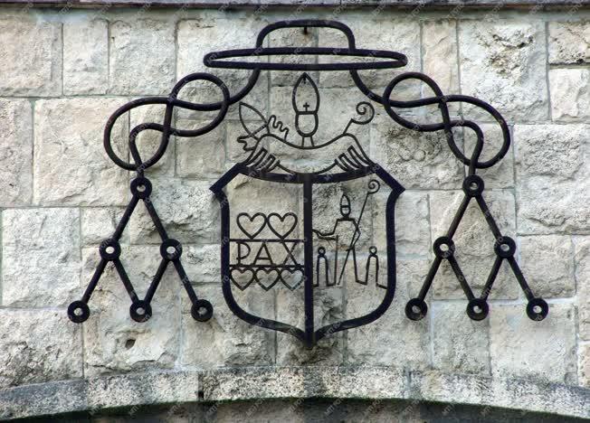Jelkép - Pannonhalma - A Bencés Főapátság stilizált címere