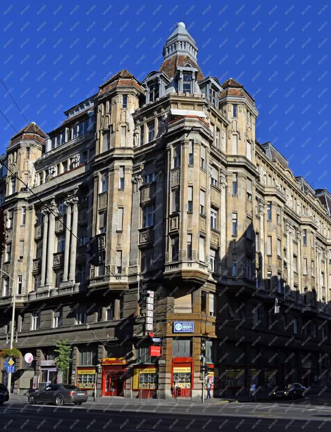 Városkép - Budapest - A volt Magyar Tisztviselők Takarékpénztárának bérháza