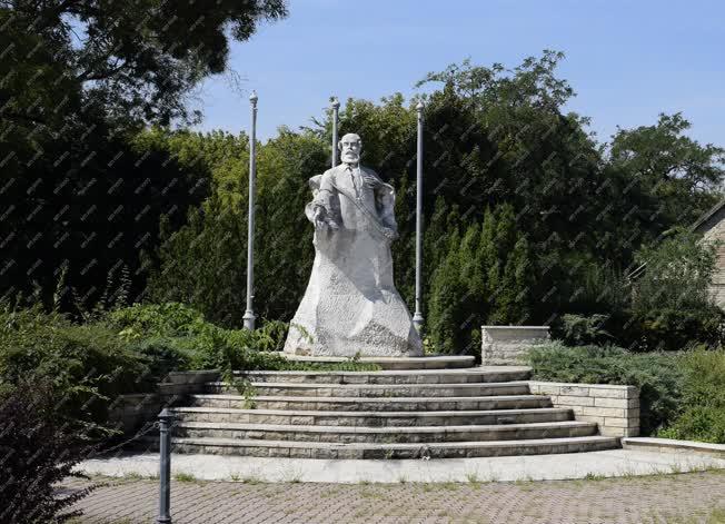 Köztéri szobor - Budapest - Kossuth Lajos-mellszobor