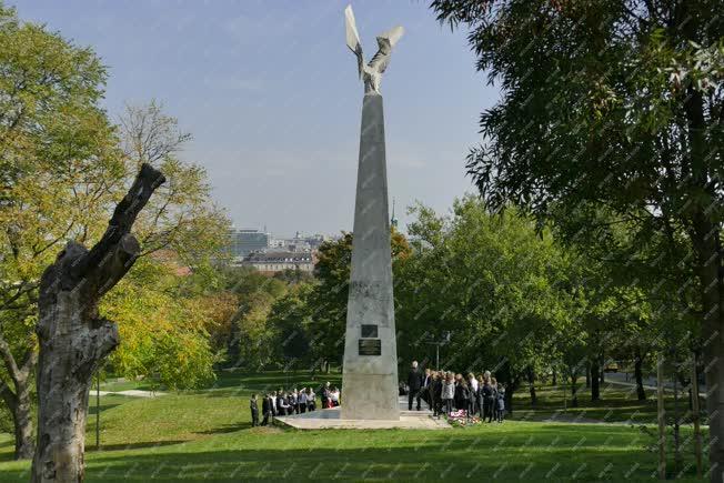 Ünnepség - Budapest - Emlékezés 56 hőseire a Tabánban