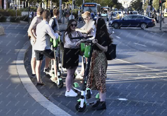 Közlekedés - Budapest - Elektromos roller 