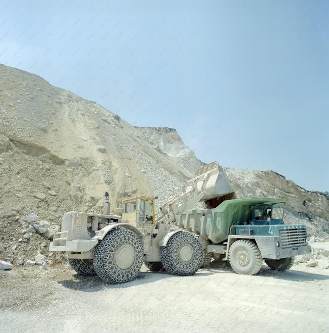 Ipar - Hejőcsabai Cementgyár kőbányája