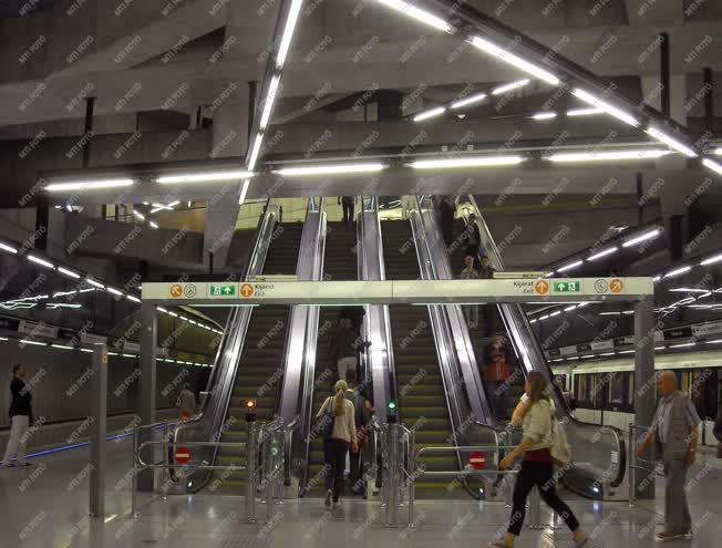 Közlekedés - Budapest - A 4-es metró Fővám téri mélyállomása