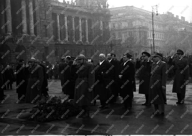 Diplomácia - Groza - Kossuth-szobrot