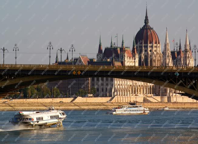 Budapest - Vízi közlekedés - Szárnyashajó