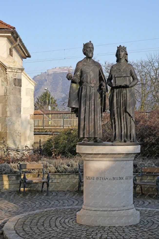 Városkép - Nagymaros - Szent István és Gizella királyné szobra