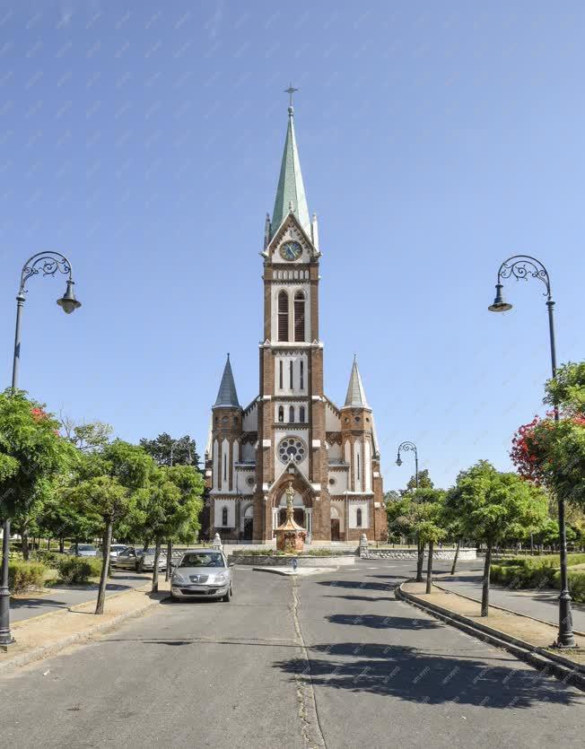 Egyházi épület - Budapest - Árpádházi Szent Erzsébet templom