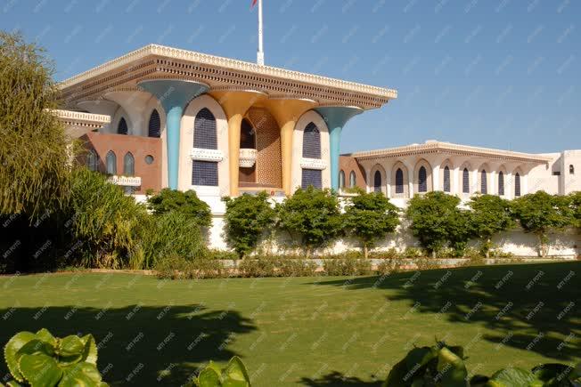 Omán - Maszkat - Szultáni Al Alam palota