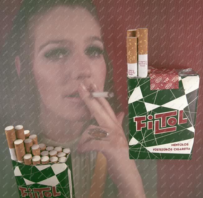 Reklám - FILTOL, az első magyar füstszűrős mentolos cigaretta