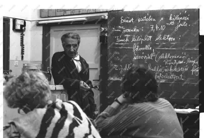 Oktatás - Dr. Vermes Miklós Kossuth-díjas tanár
