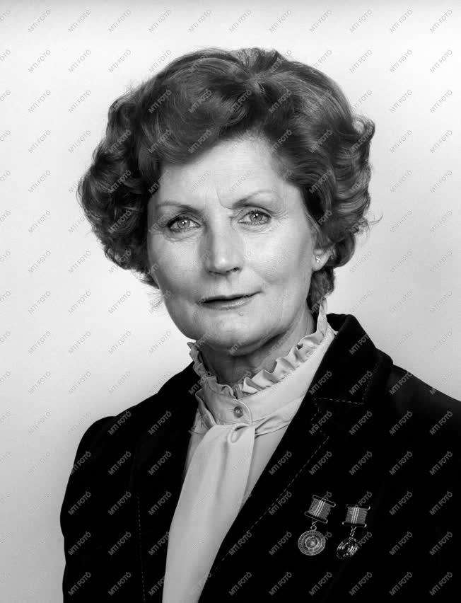 1985-ös Kossuth-díjasok - Máthé Erzsi
