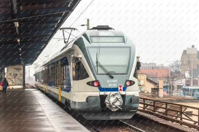Közlekedés - Budapest - Stadler FLIRT típusú villamos motorvonat