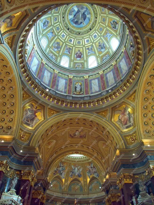 Építőművészet - A Szent István-bazilika mennyezete