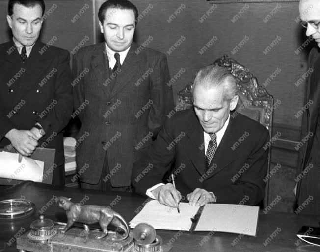Kereskedelem - Magyar-szovjet gazdasági egyezmény megerősítése