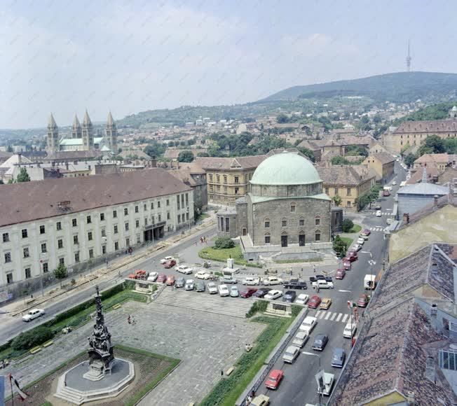 Városkép-életkép - Pécs - A Széchenyi tér