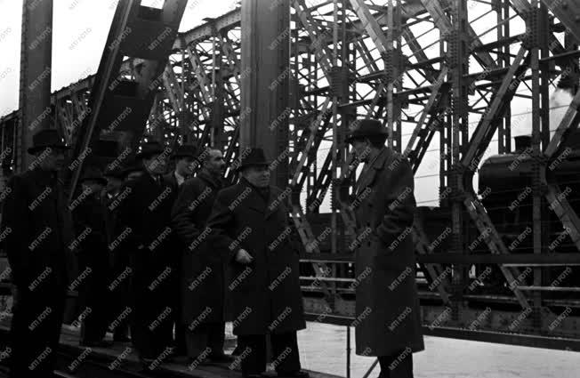 Közlekedés - Déli összekötő vasúti híd teherpróbája