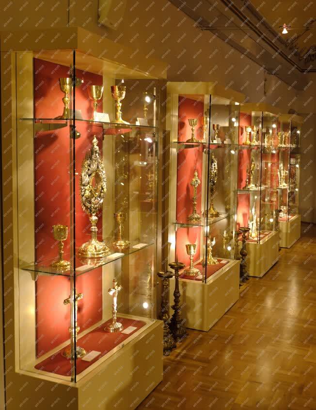 Múzeum - Gyöngyös - Szent Bertalan Templom Kincstára 