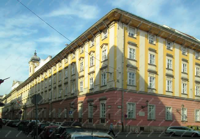 Középület - Budapest - Városháza
