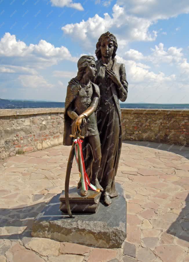 Ukrajna - Munkács - Zrínyi Ilona és a gyermek Rákóczi Ferenc szobra
