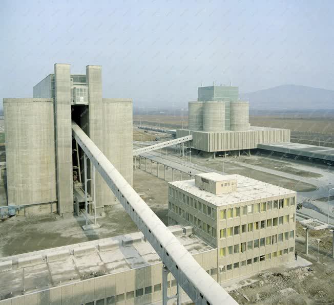 Ipar - Beremendi Cement Művek