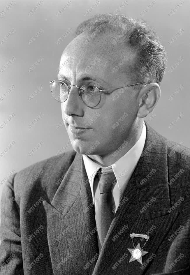 Íróperek Magyarországon 1957-ben