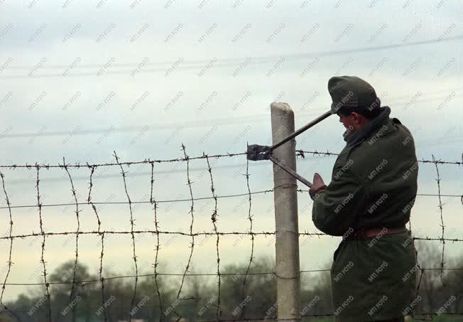 Határőrség - Vasfüggöny bontása a magyar-osztrák határon