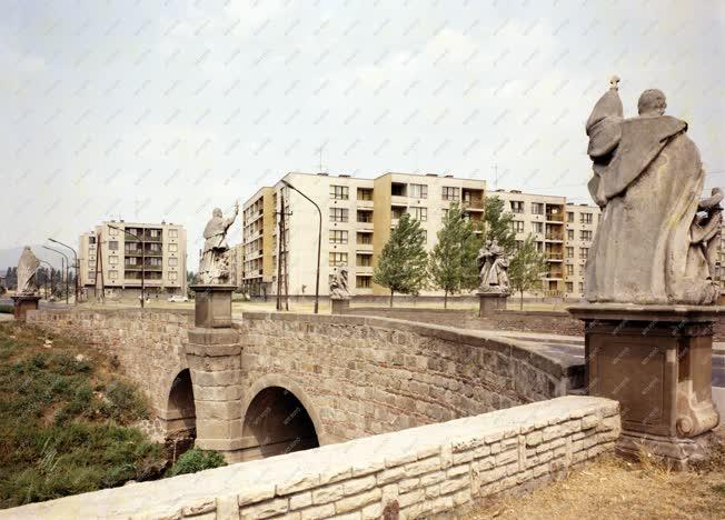 Városkép - A Gombás-patak hídja Vácott