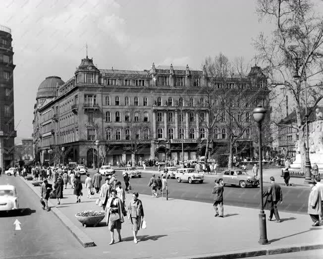 Városkép - Budapest - Vörösmarty tér  