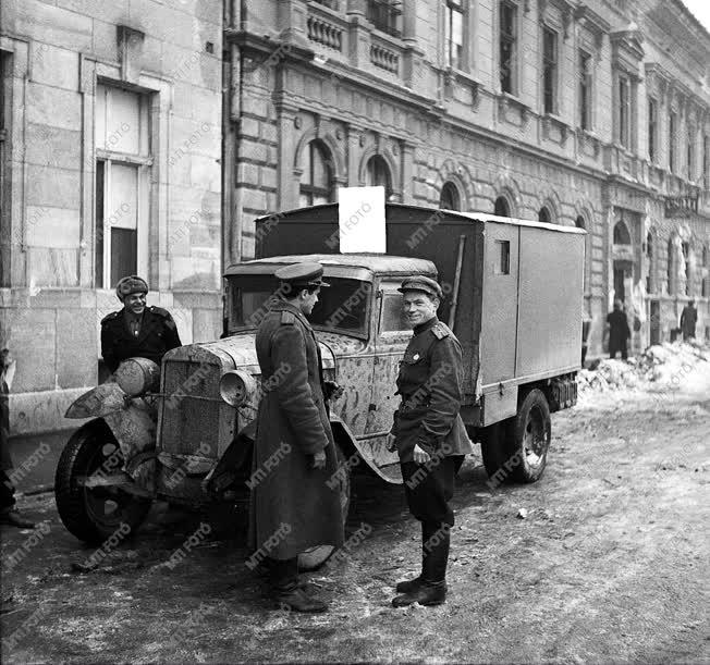 Fegyveres erők - Szovjet katonák a fővárosban