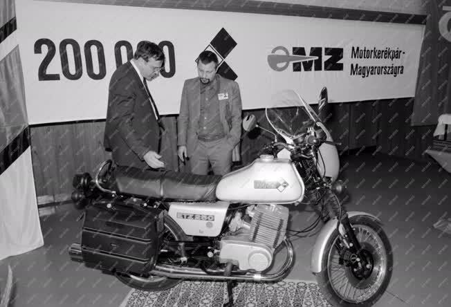 Ipar - A 200 ezredik MZ motorkerékpár