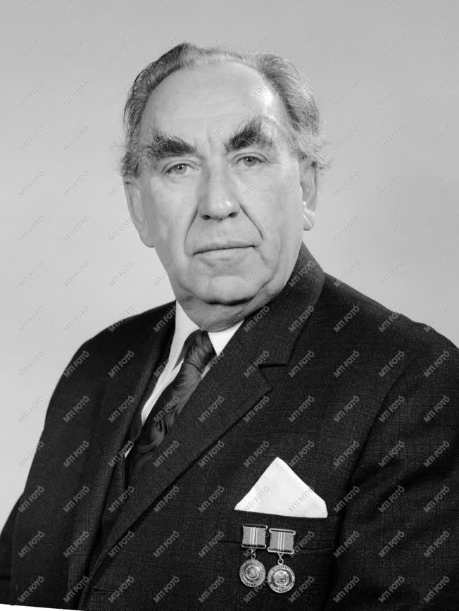 1975-ös Kossuth-díjasok - Radnai György