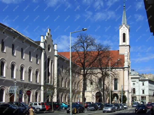 Egyházi épület - Budapest - Katolikus templom és rendház 