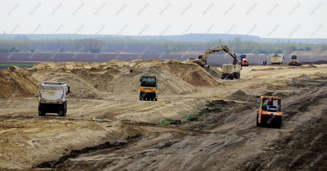 Építőipar - Debrecen - M35 autópálya kivitelezése