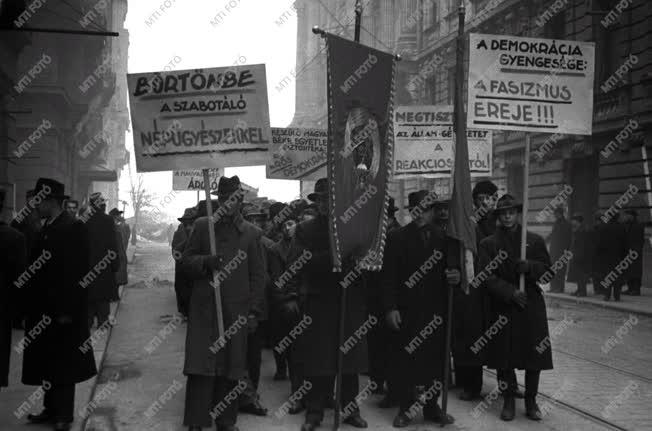 Belpolitika - Tüntetés - Partizánok Ries Istvánnál