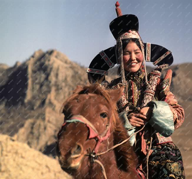 Életkép - Kultúra - Mongol menyasszony