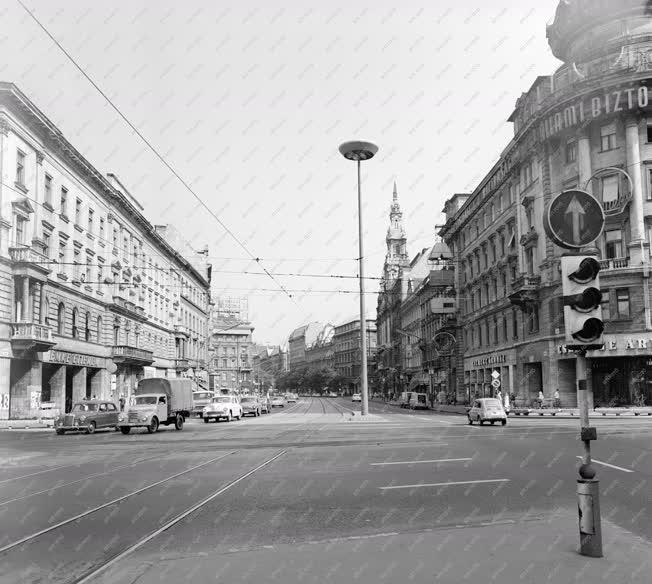 Városkép-életkép - Közlekedés - A Blaha Lujza tér