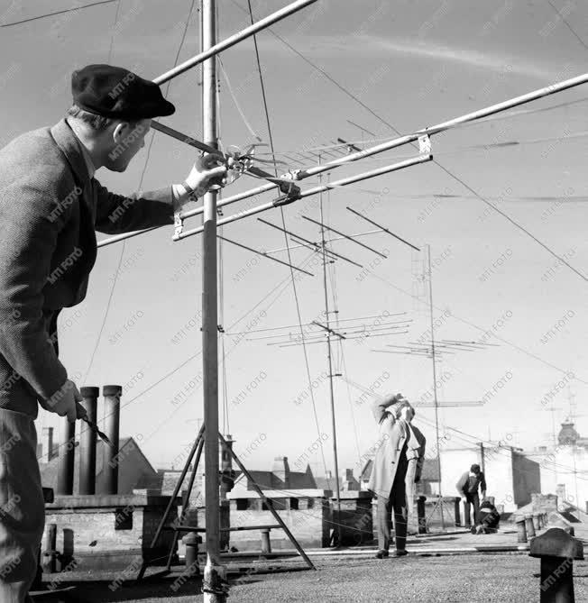 A szerző válogatása - TV antennák a győri háztetőkön