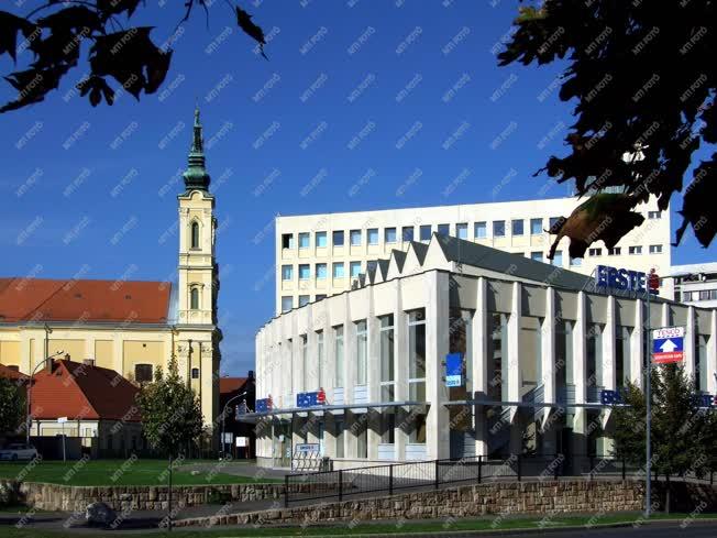 Városkép - Miskolc - Templom és pénzintézeti épület