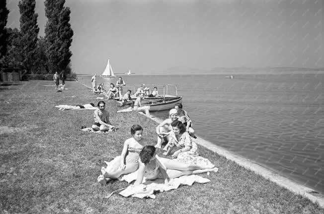 Vakáció - A Balatonlellei Sportüdülő strandja