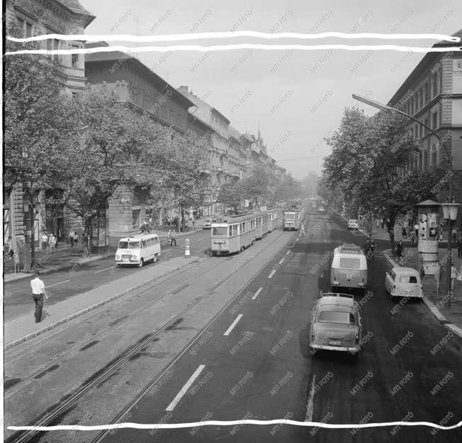 Városkép-életkép - Megindult a forgalom a Lenin körúton