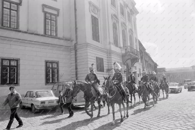 Külkapcsolat - Svéd és magyar lovasok a várban