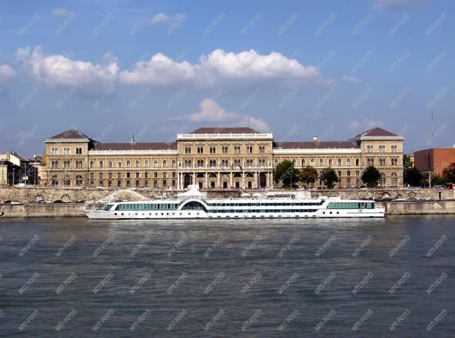 Budapesti képek - Egyetemi épület