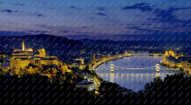 Városkép - Budapest - Esti panoráma a Várral, a Dunával, a Parlamenttel