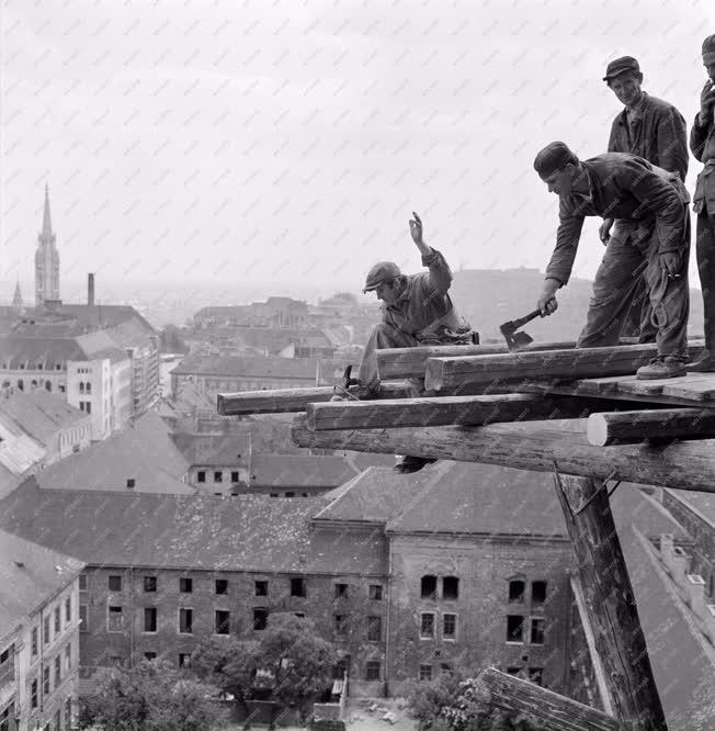 Építőipar - Műemlékvédelem - Újjáépítik a Magdolna-tornyot