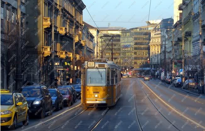 Városkép - Budapest - Vámház körút 