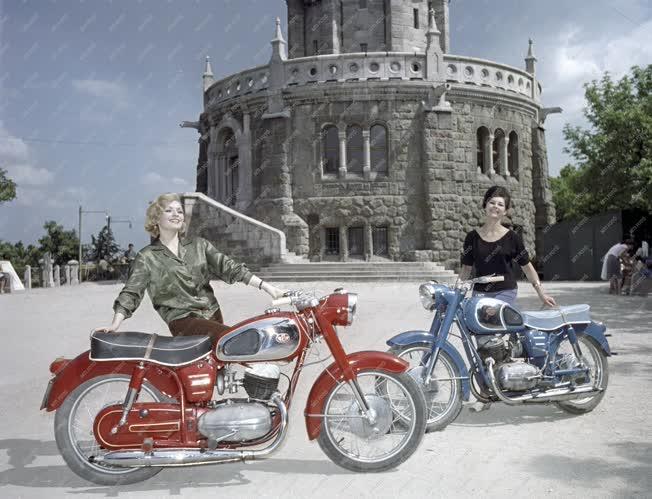 Közlekedés - Reklám - Pannónia motorkerékpár